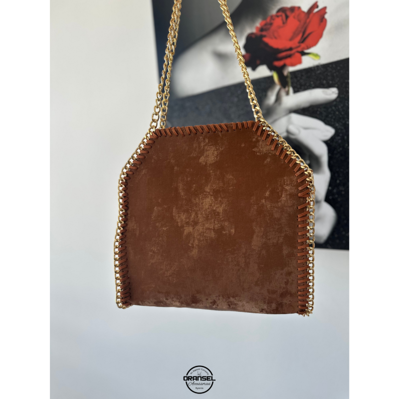 Zincir detaylı süet çanta